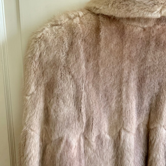 Fur cape made by FETTNER FURS - Picture 10 of 15